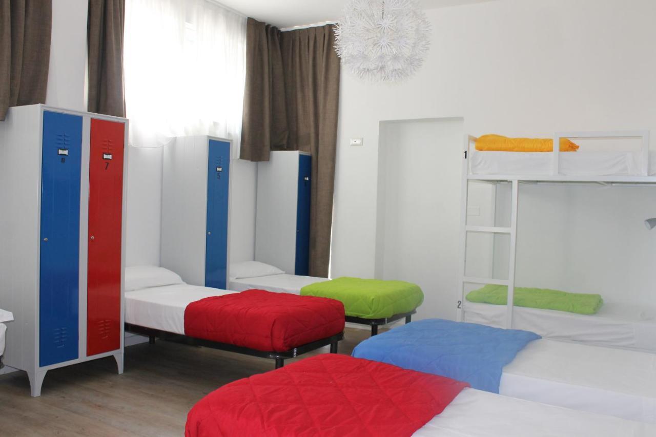 Lake Garda Beach Hostel Padenghe sul Garda Luaran gambar