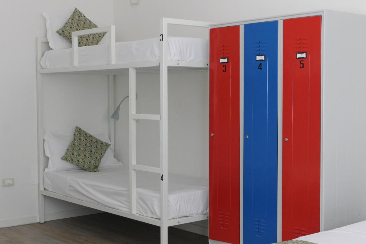 Lake Garda Beach Hostel Padenghe sul Garda Luaran gambar