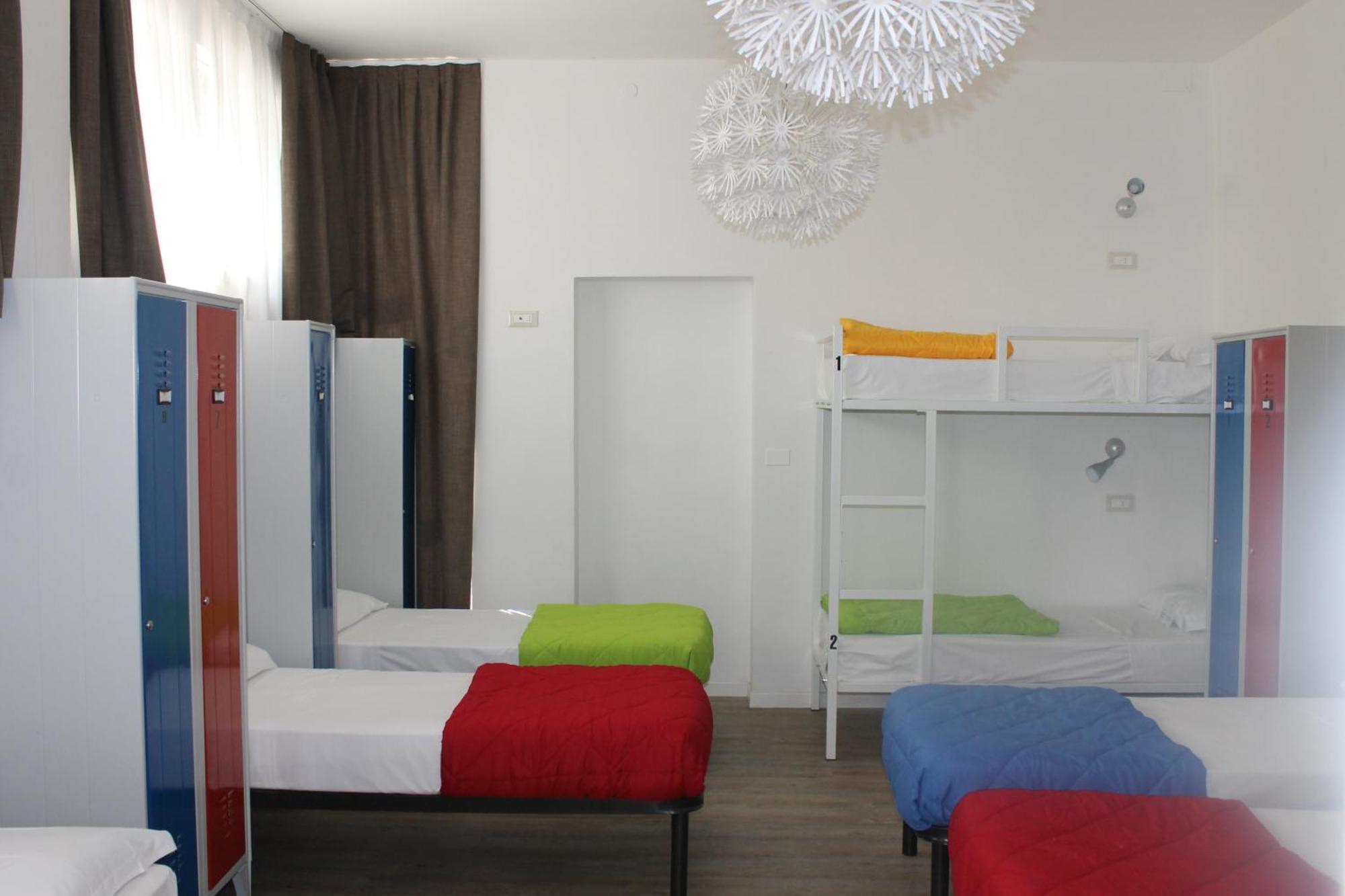 Lake Garda Beach Hostel Padenghe sul Garda Luaran gambar