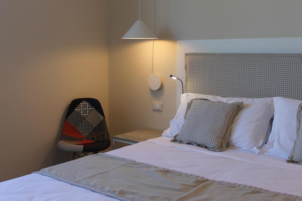 Lake Garda Beach Hostel Padenghe sul Garda Luaran gambar