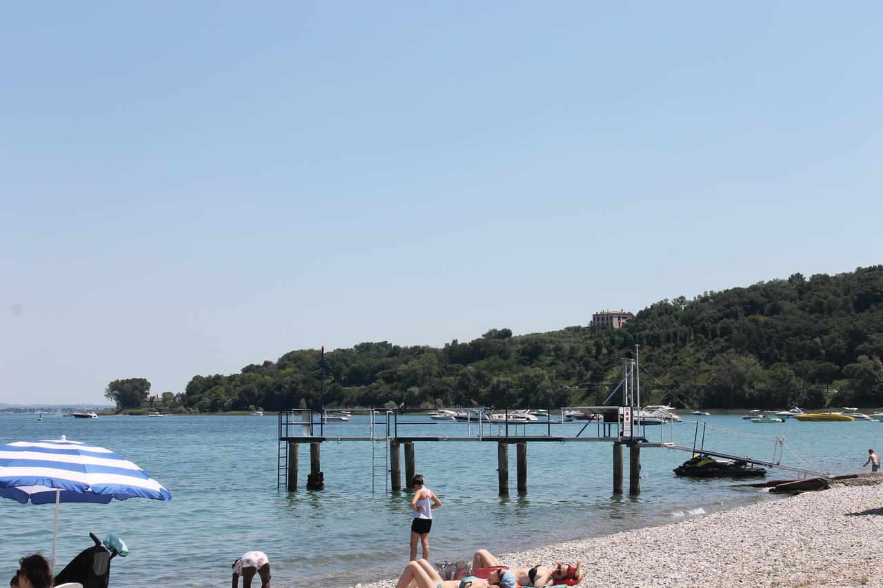Lake Garda Beach Hostel Padenghe sul Garda Luaran gambar