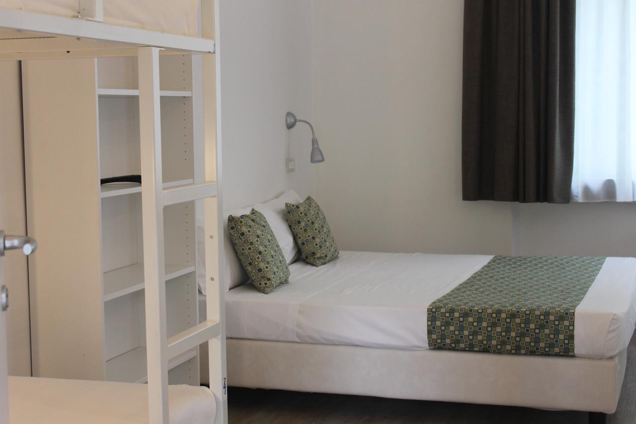 Lake Garda Beach Hostel Padenghe sul Garda Luaran gambar