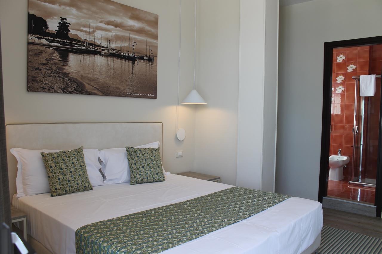 Lake Garda Beach Hostel Padenghe sul Garda Luaran gambar