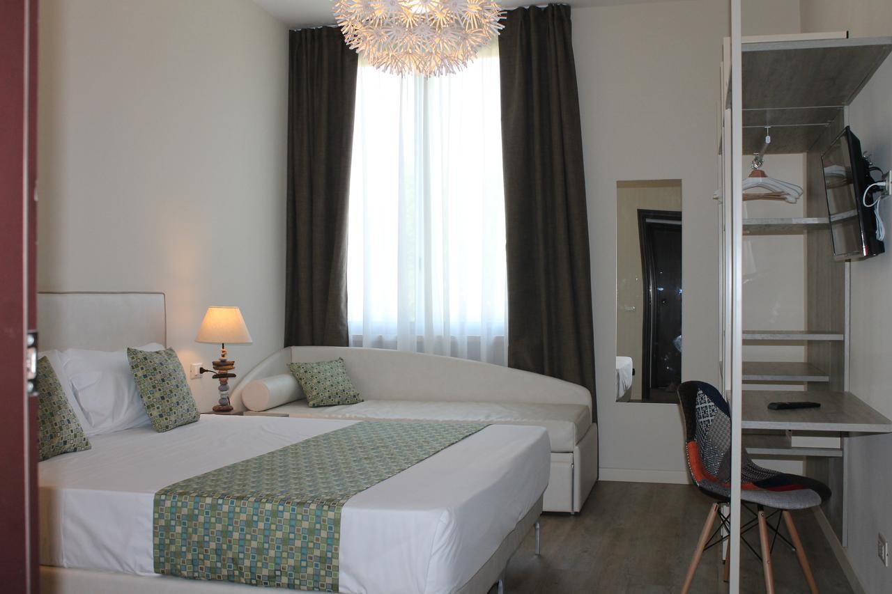 Lake Garda Beach Hostel Padenghe sul Garda Luaran gambar