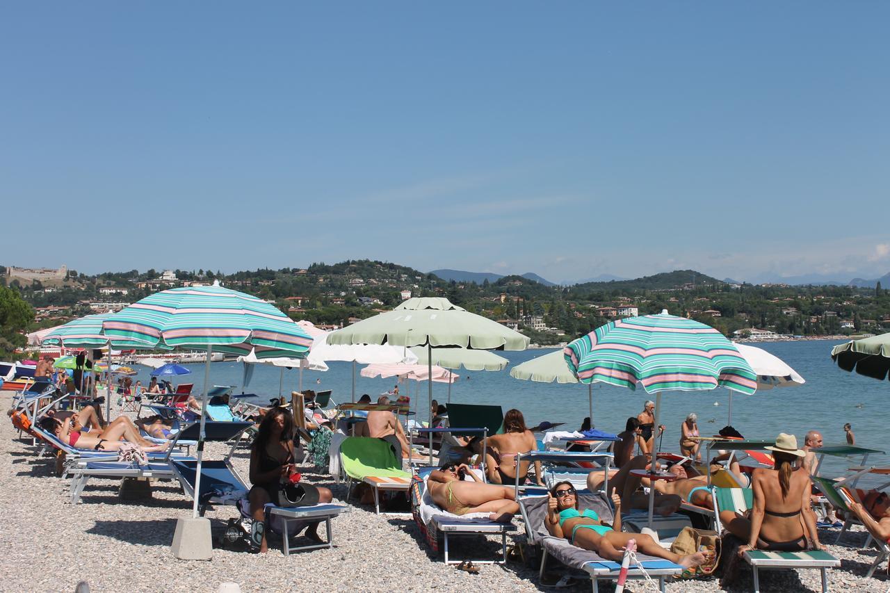 Lake Garda Beach Hostel Padenghe sul Garda Luaran gambar