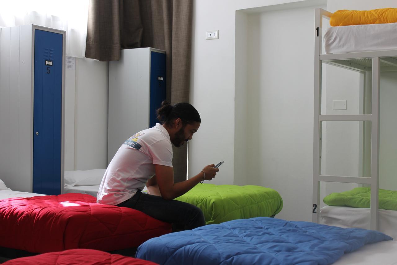 Lake Garda Beach Hostel Padenghe sul Garda Luaran gambar